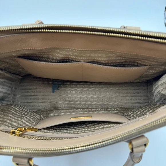 (SOLD) Prada Stefano Leather Galleria Front Pocket Crossbody - Picture 14 of 17